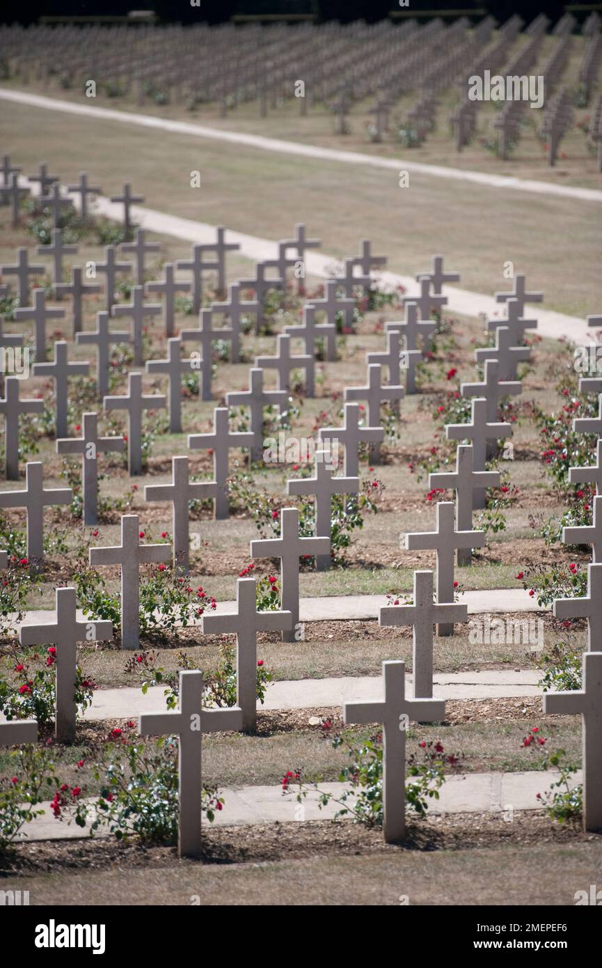 France, Lorraine, Meuse, Verdun, Douaumont Ossuary (L'ossuaire de Douaumont), rows of crosses at war cemetery Stock Photo