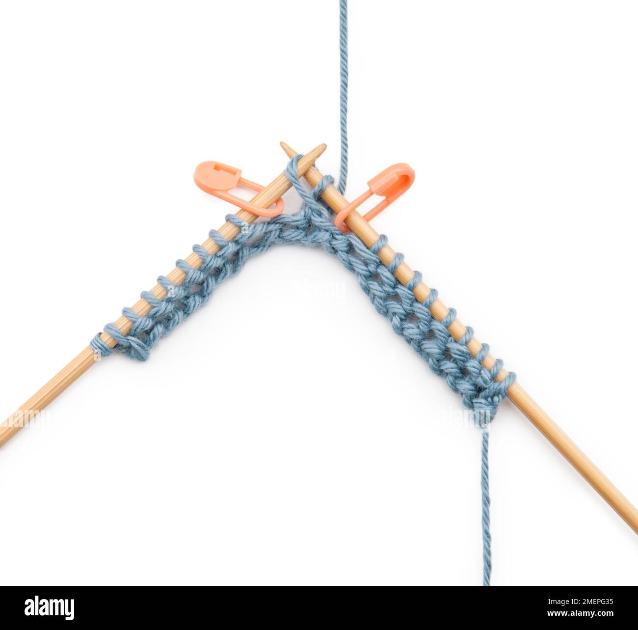 Plaincolour domino squares colourwork knitting technique, using stitch