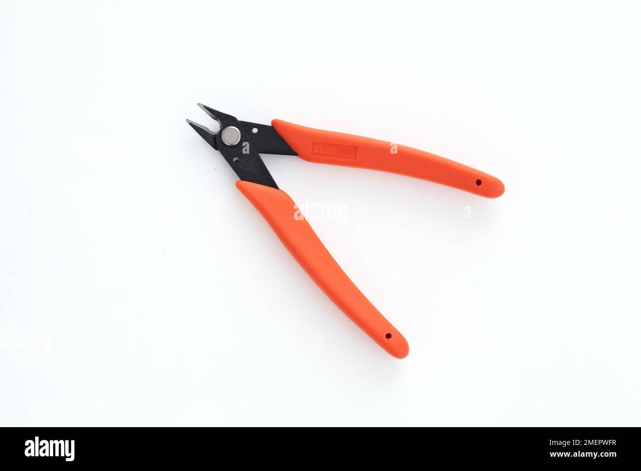 Hand making jewellery hires stock photography and images Alamy