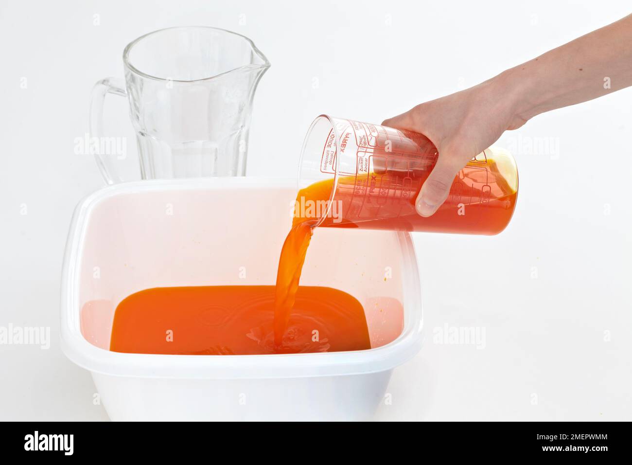 Preparing dye bath for dipdyeing, pouring dye solution in bowl, closeup Stock Photo Alamy