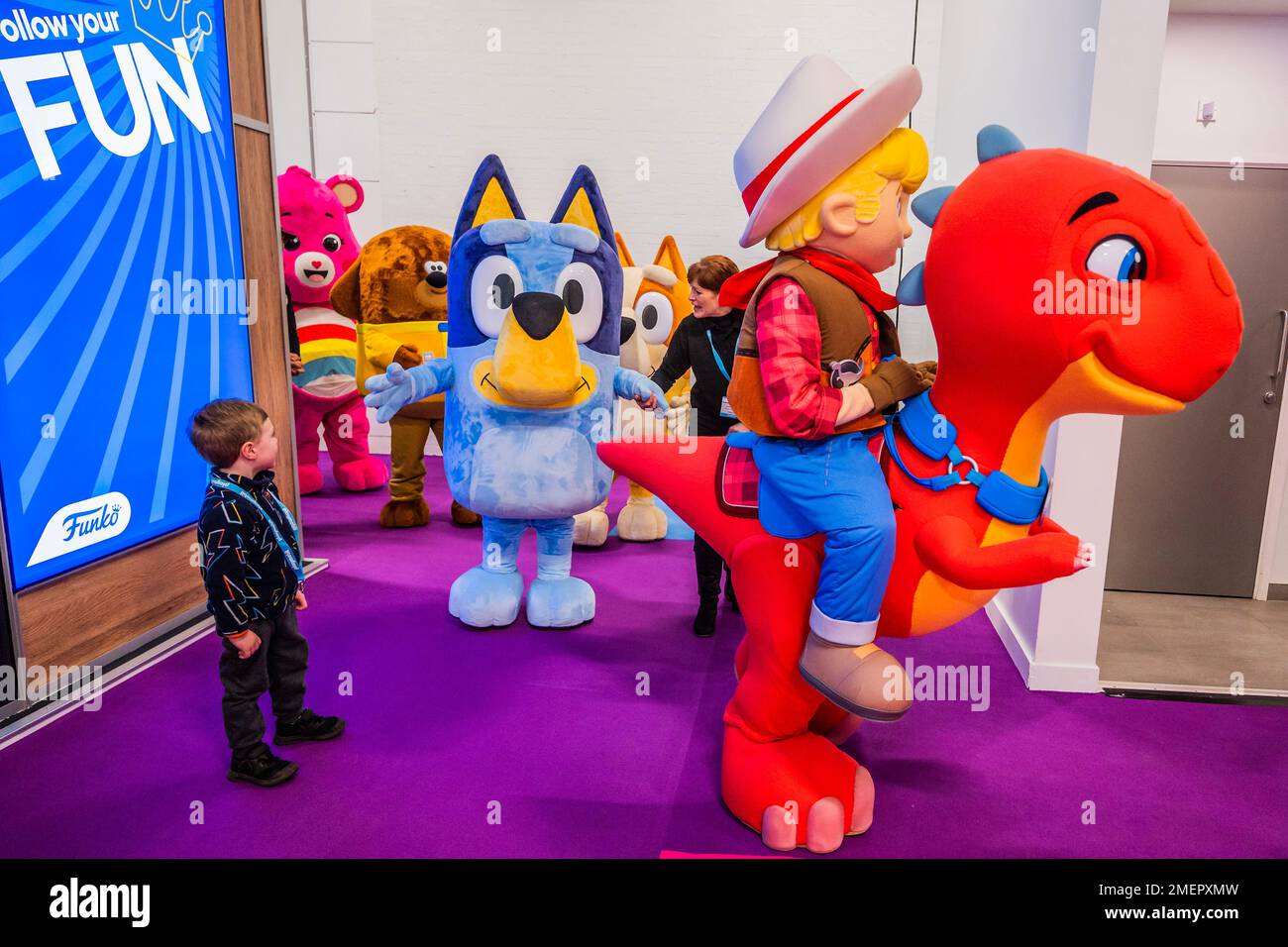 London, UK. 24th Jan, 2023. Jon and Blitz, his speedy velociraptor