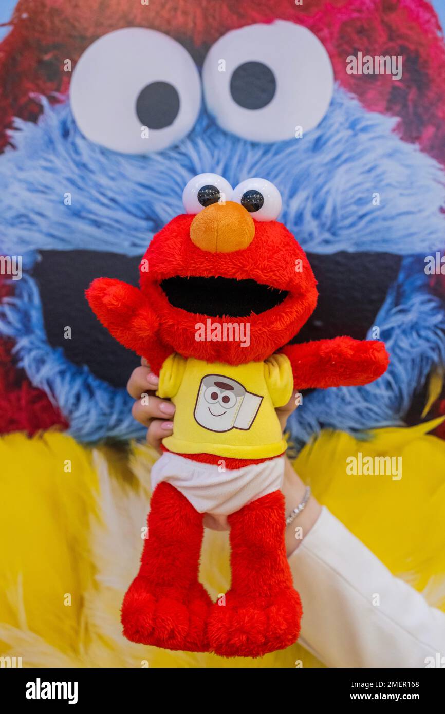 Sesame street toys hi res stock photography and images Alamy