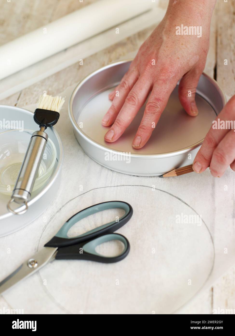 Lining base of round cake tin with baking parchment (for Victoria