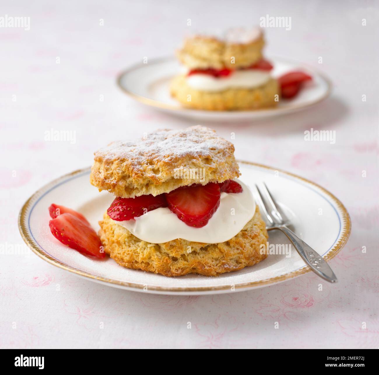 Strawberry shortcake on plate hi-res stock photography and images - Alamy