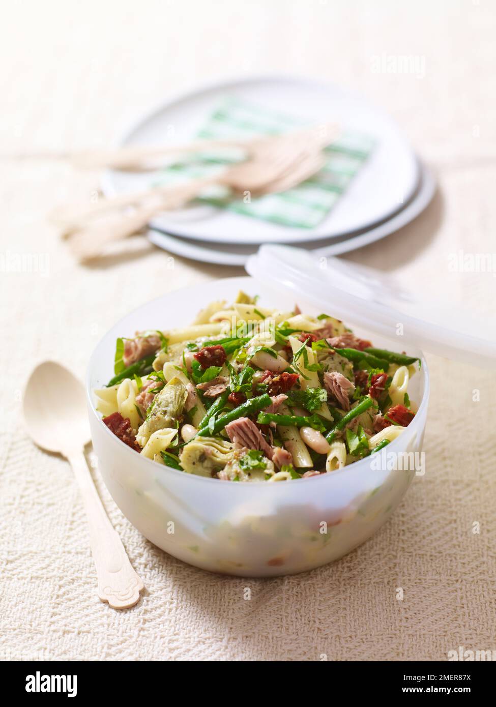Tuna and artichoke pasta salad Stock Photo Alamy