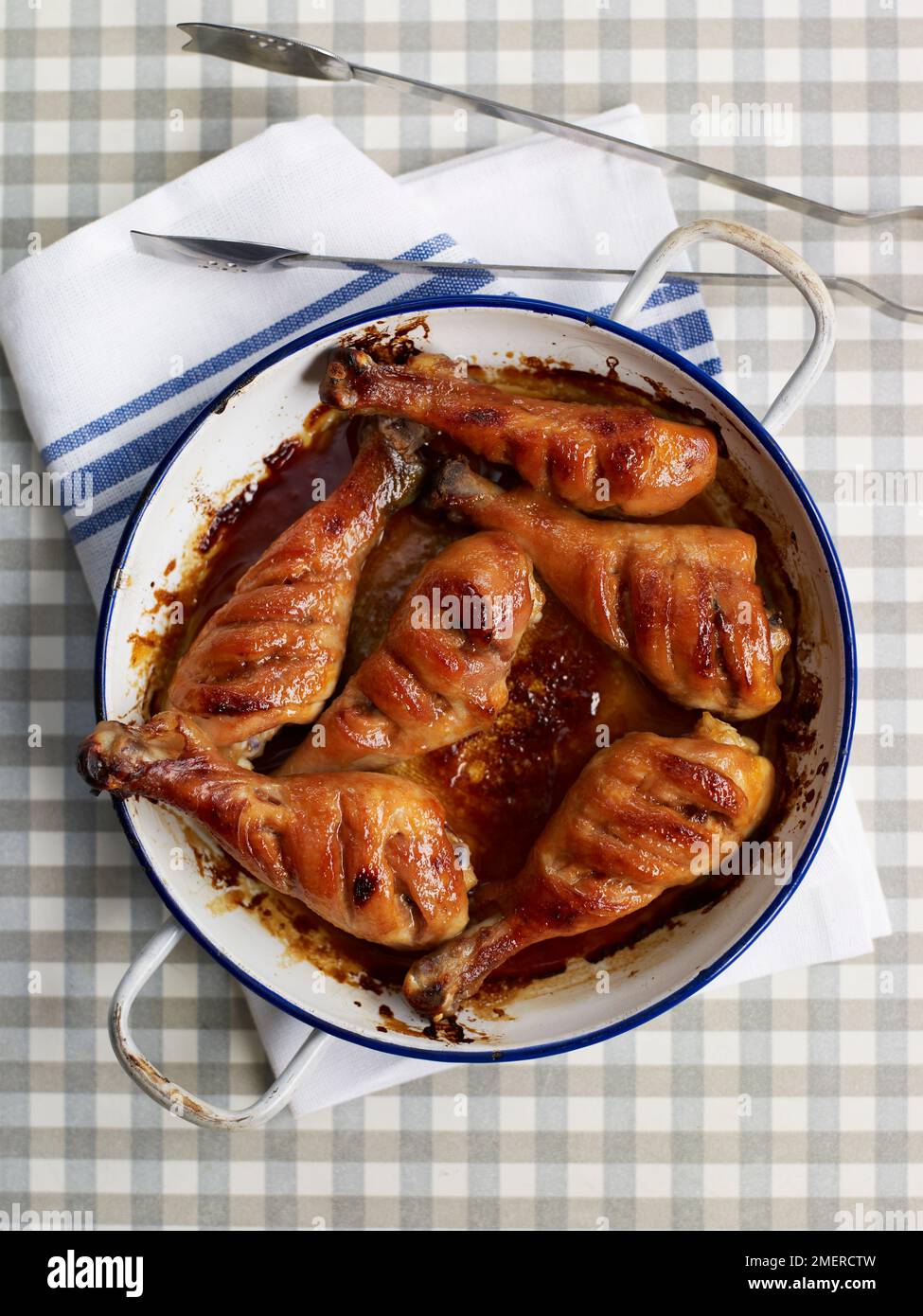 Tray of barbecued chicken drumsticks Stock Photo