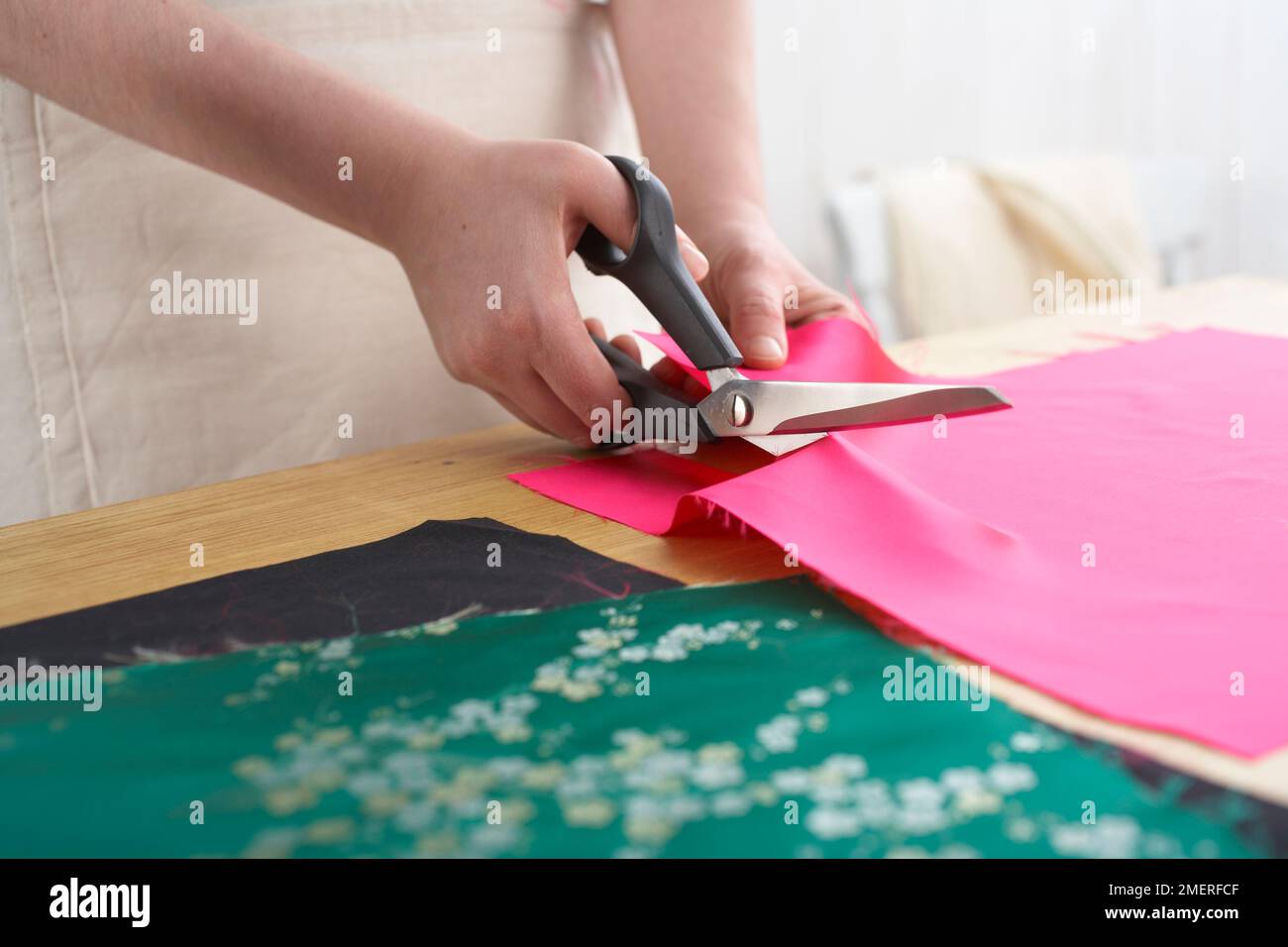 Making Thai silk manicure roll, Cut one piece each from the main