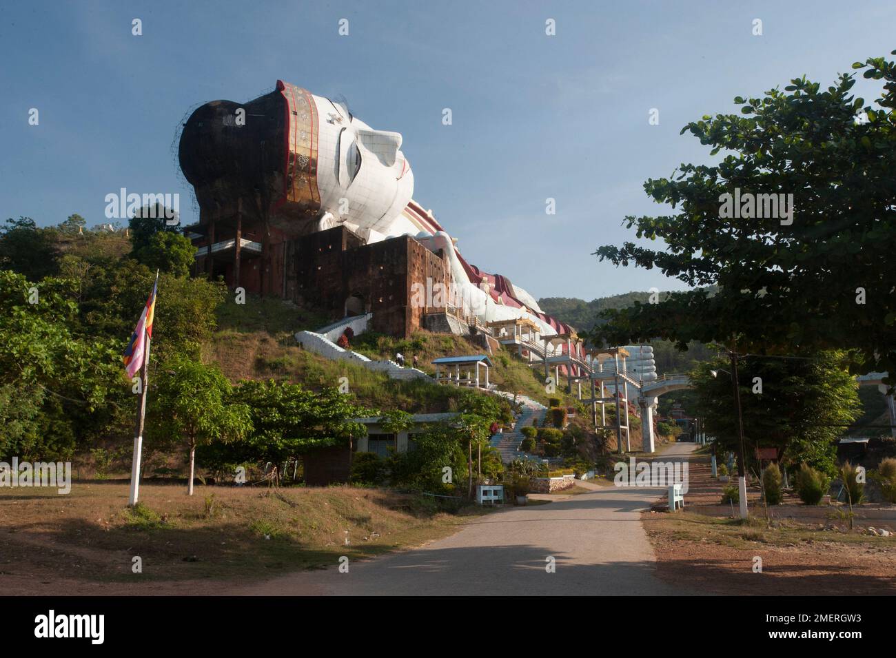 Myanmar, South east Myanmar, Mawlamyine, Win Sein Taw Ya mountain and reclining buddha Stock Photo