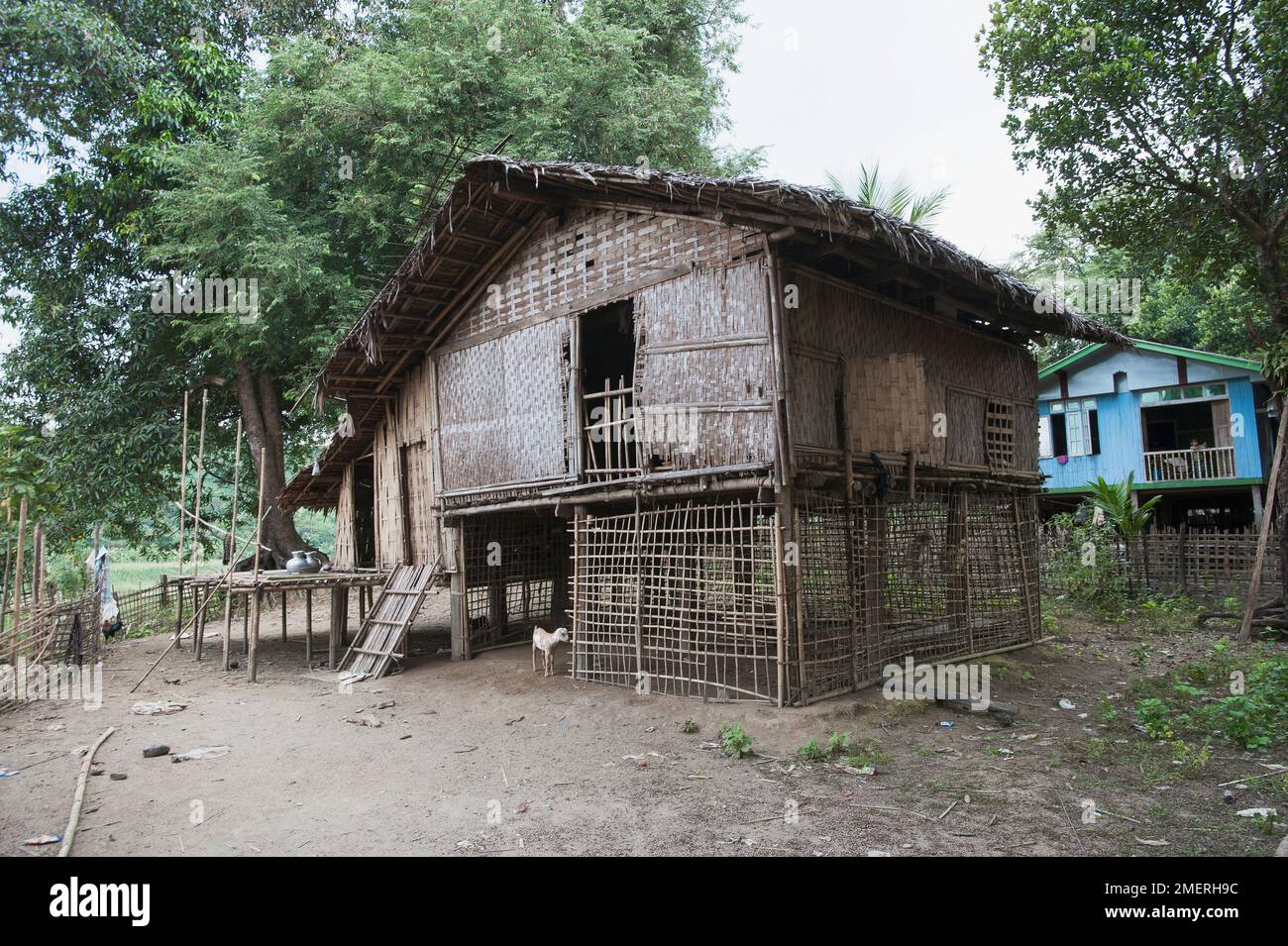 Myanmar, Western Myanmar, Mrauk U, Chin river village, traditional