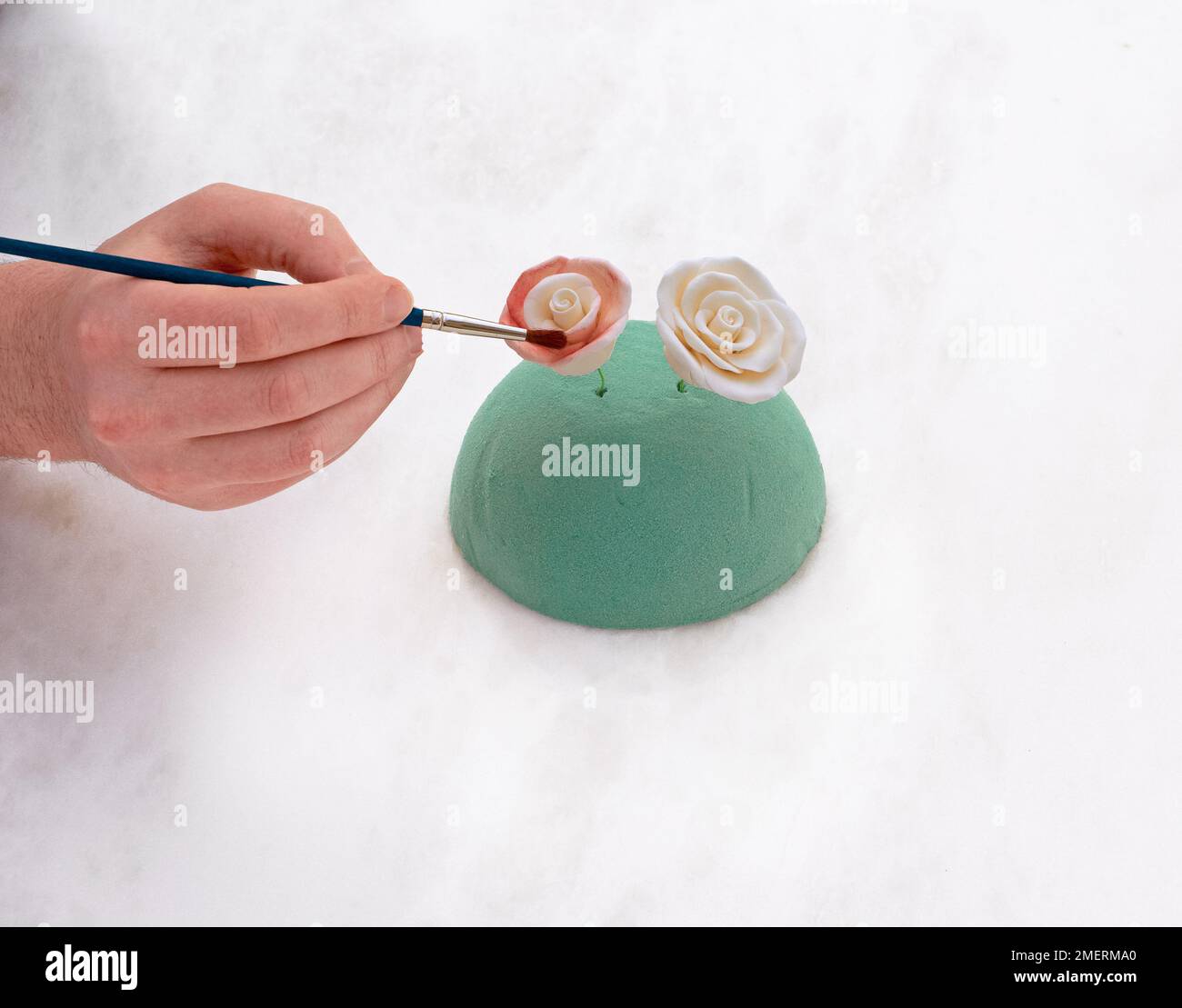 Fondant flowers hires stock photography and images Alamy