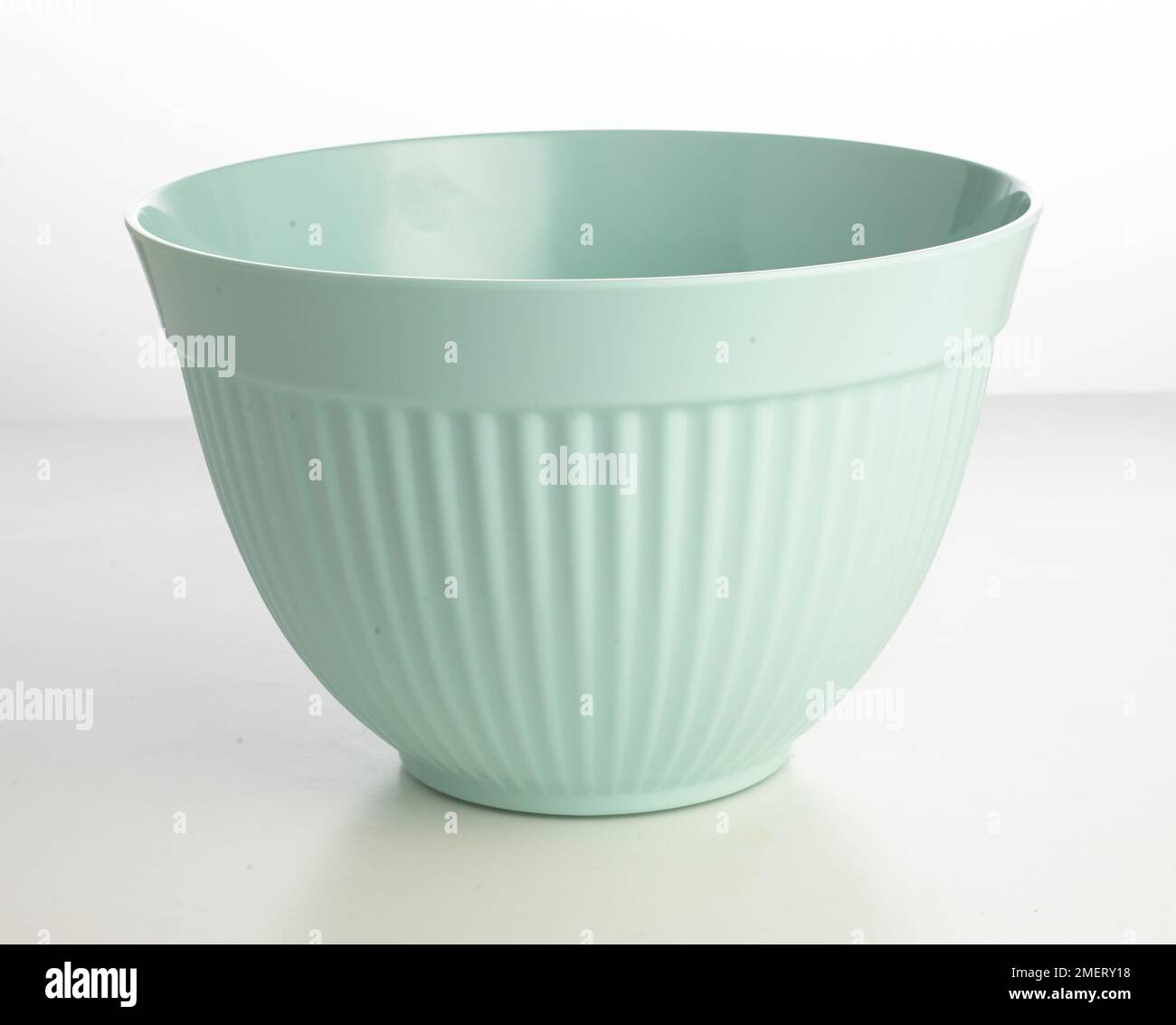 Large glass mixing bowl hi-res stock photography and images - Alamy