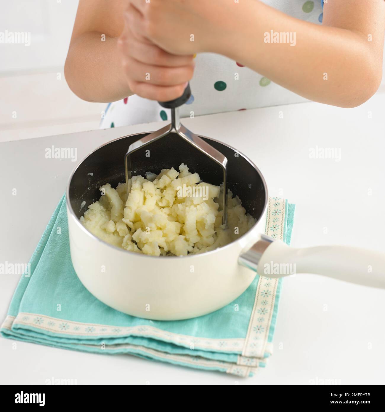 https://c8.alamy.com/comp/2MERY7B/boy-mashing-potatoes-in-a-saucepan-2MERY7B.jpg