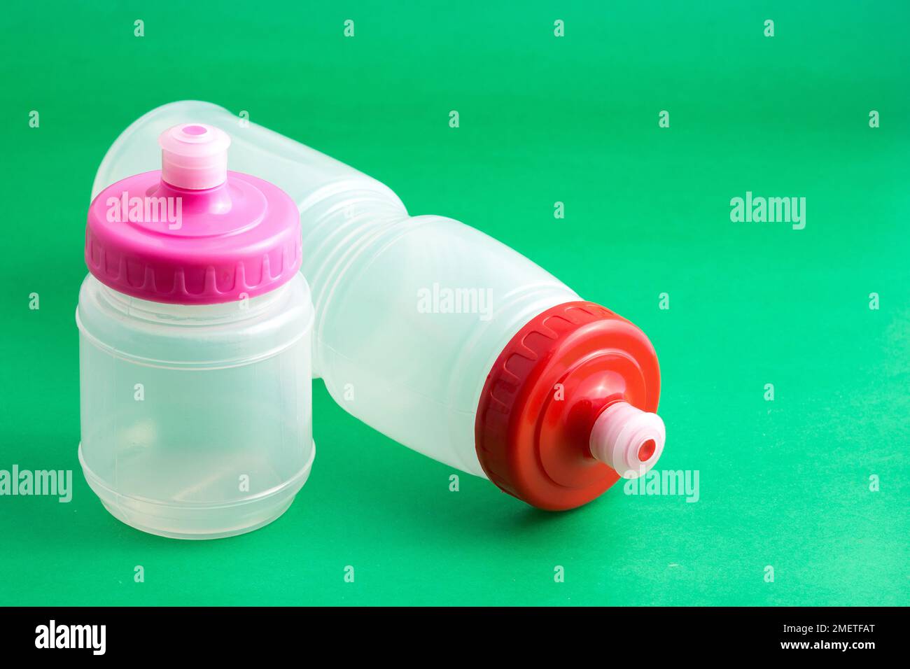 Thermos plastic sports bottles with a lid to store and transport