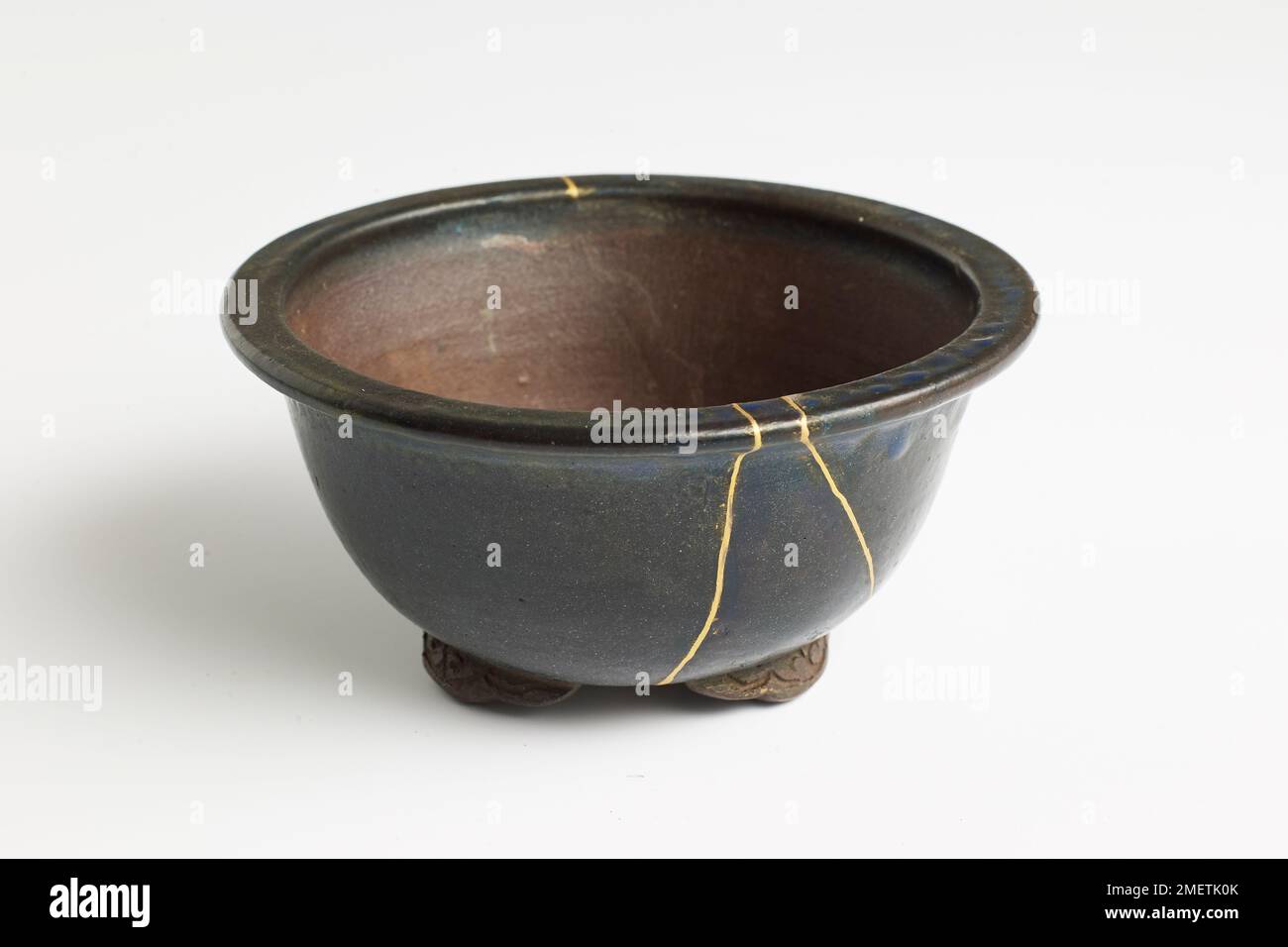 Bonsai pot, gold repaired blue round pot, elegant curved,  feminine, suits a flowering/fruiting tree Stock Photo