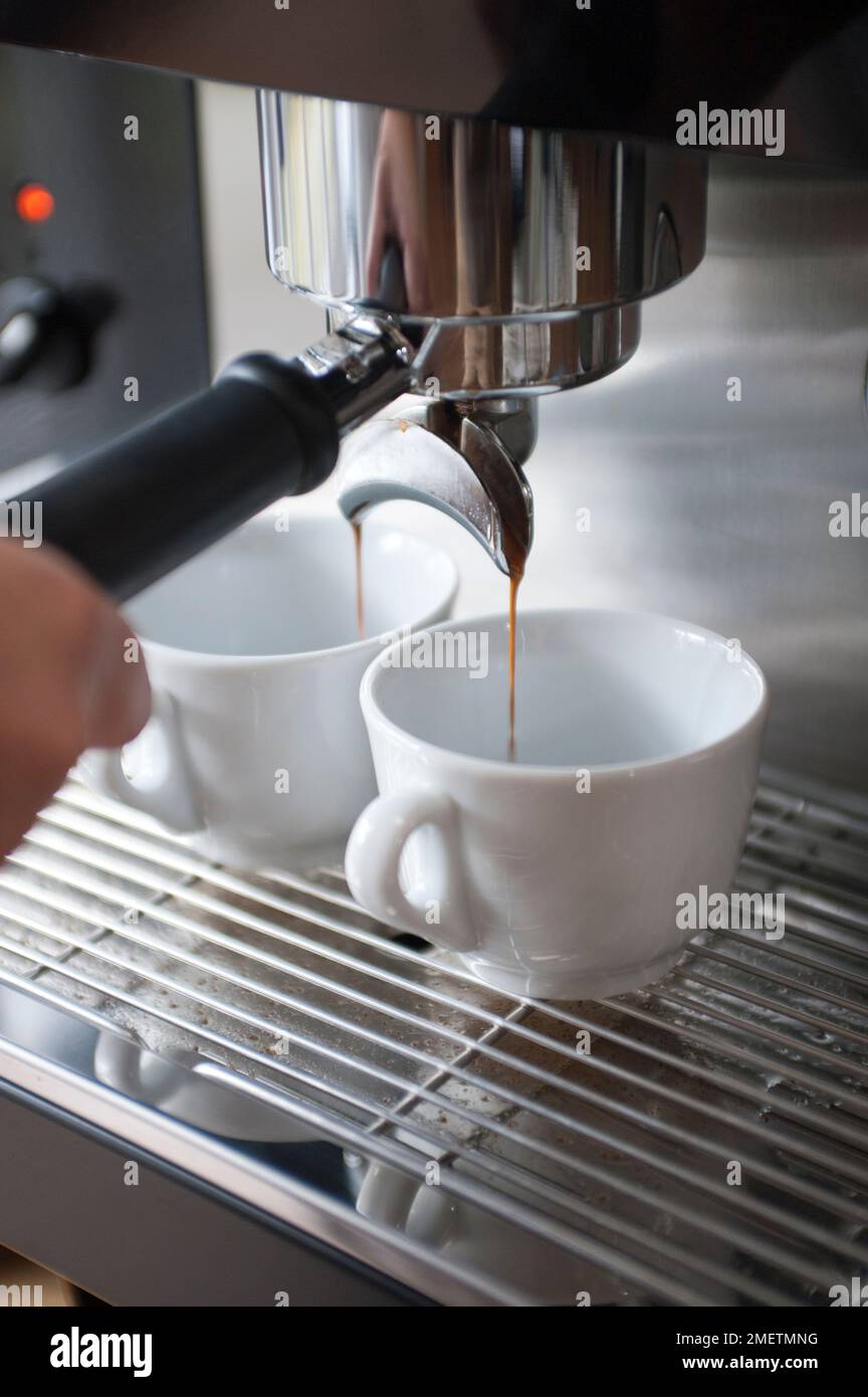 https://c8.alamy.com/comp/2METMNG/brewing-coffee-into-two-cappuccino-cups-2METMNG.jpg