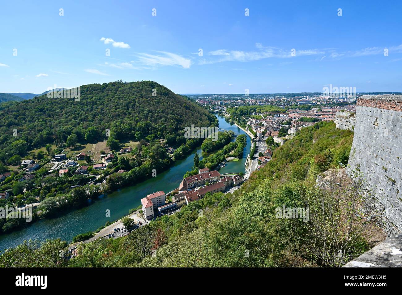Besancon, Blick von der Zisterne auf den Fluss Doubs und auf Besancon, Frankreich Stock Photo