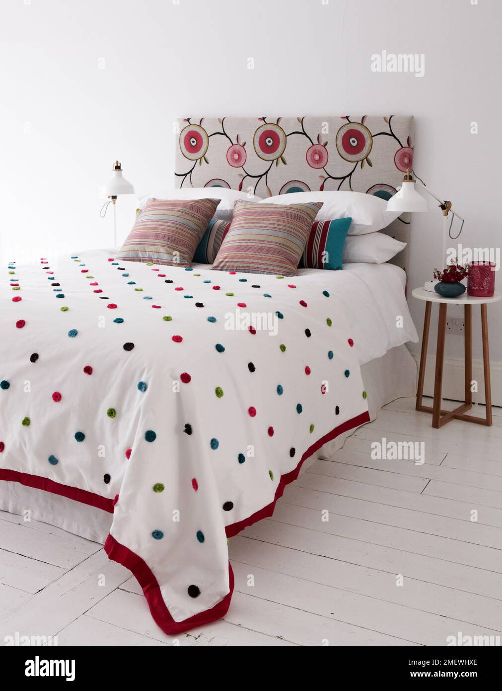 Bed bedspread hires stock photography and images Alamy