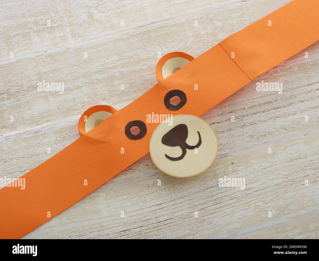 Papercraft. DIY animal mask. Final shot of bear mask Stock Photo Alamy