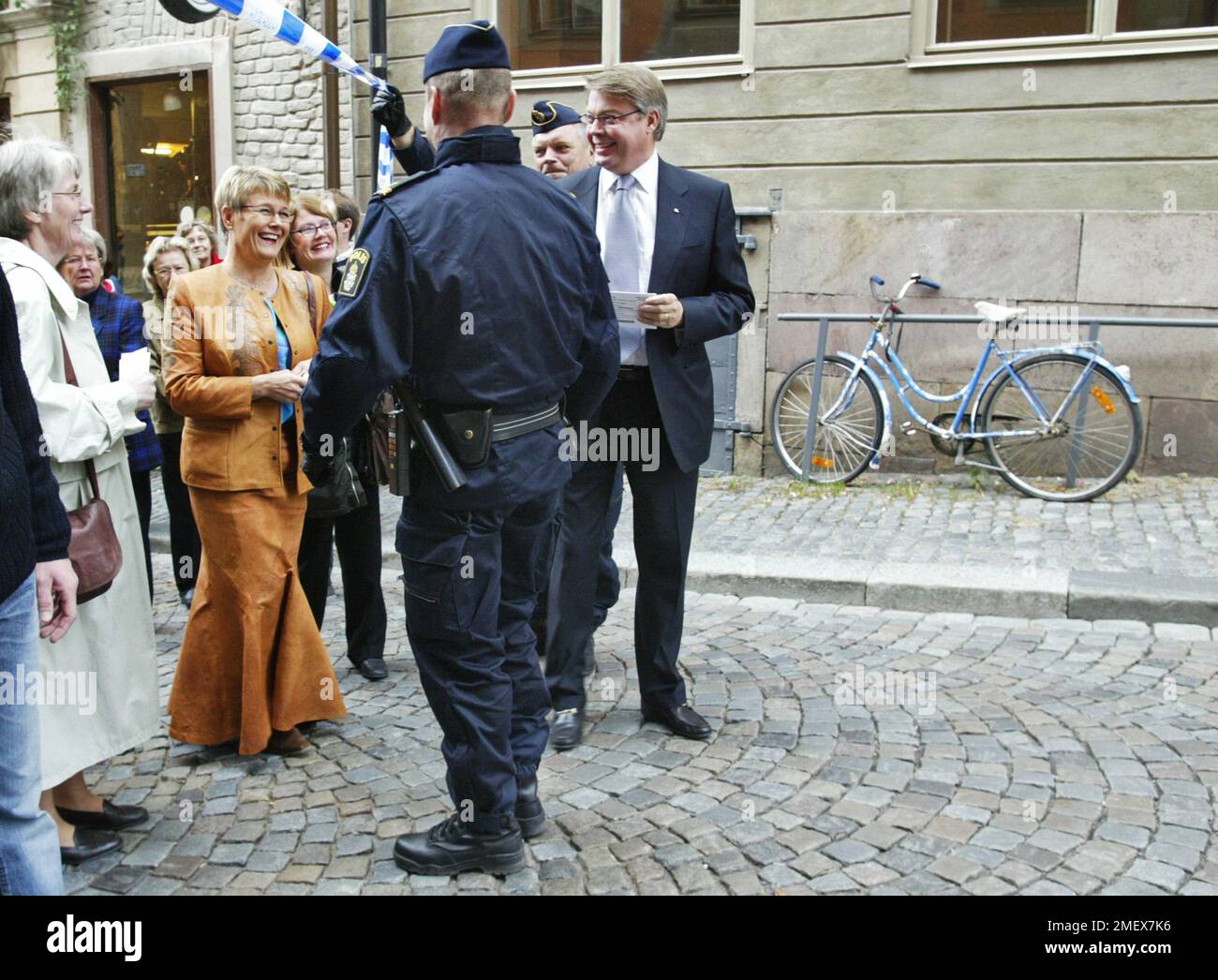 Maud Olofsson (The Centre Party) and Bo Lundgren (The Moderate Party) on their way to Parliament's opening, Riksmötet 2002, Stockholm, Sweden. Photo Jeppe Gustafsson Stock Photo