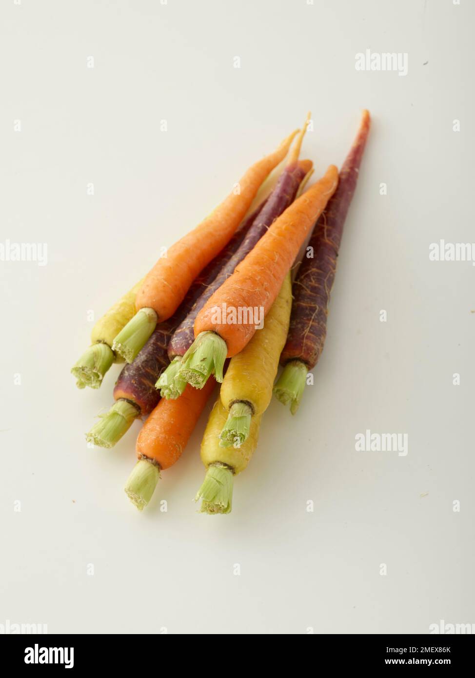 Pile of purple carrots hires stock photography and images Alamy