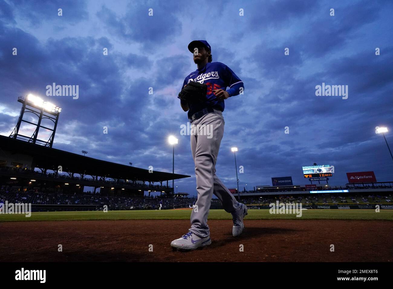 Los Angeles Dodgers center fielder Cody Bellinger (35) walks back to