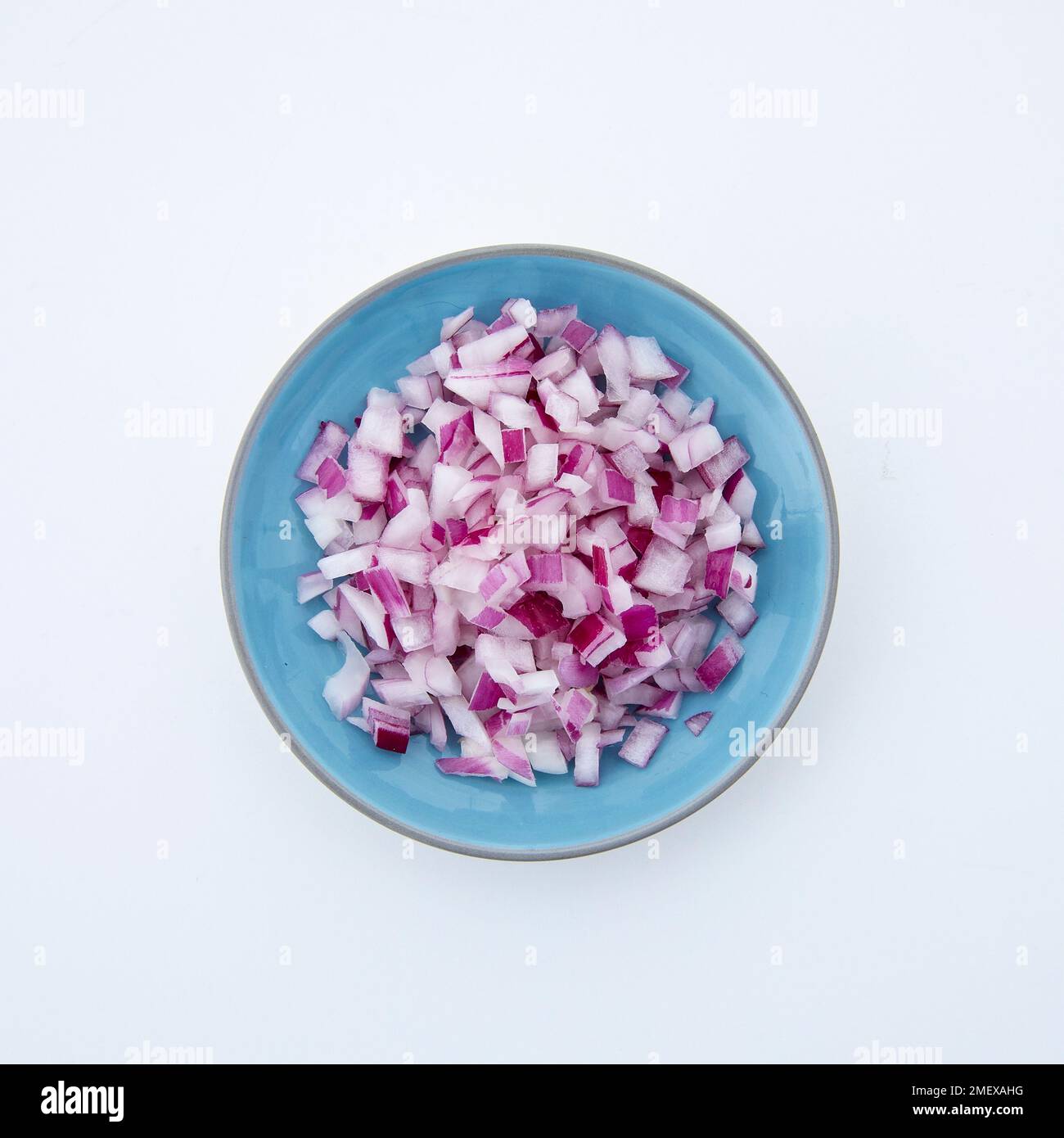 Chopping techniques Red onion finely chopped Stock Photo Alamy