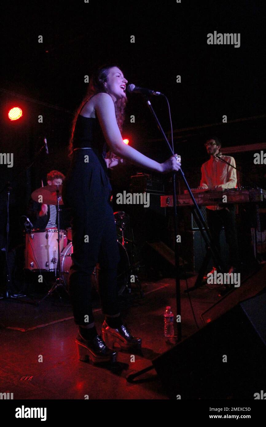 Summer Camp Elizabeth Sankey and Jeremy Warmsley in concert in New