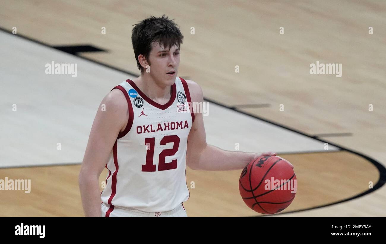 Oklahoma's Austin Reaves (12) dribbles during the first half of a first