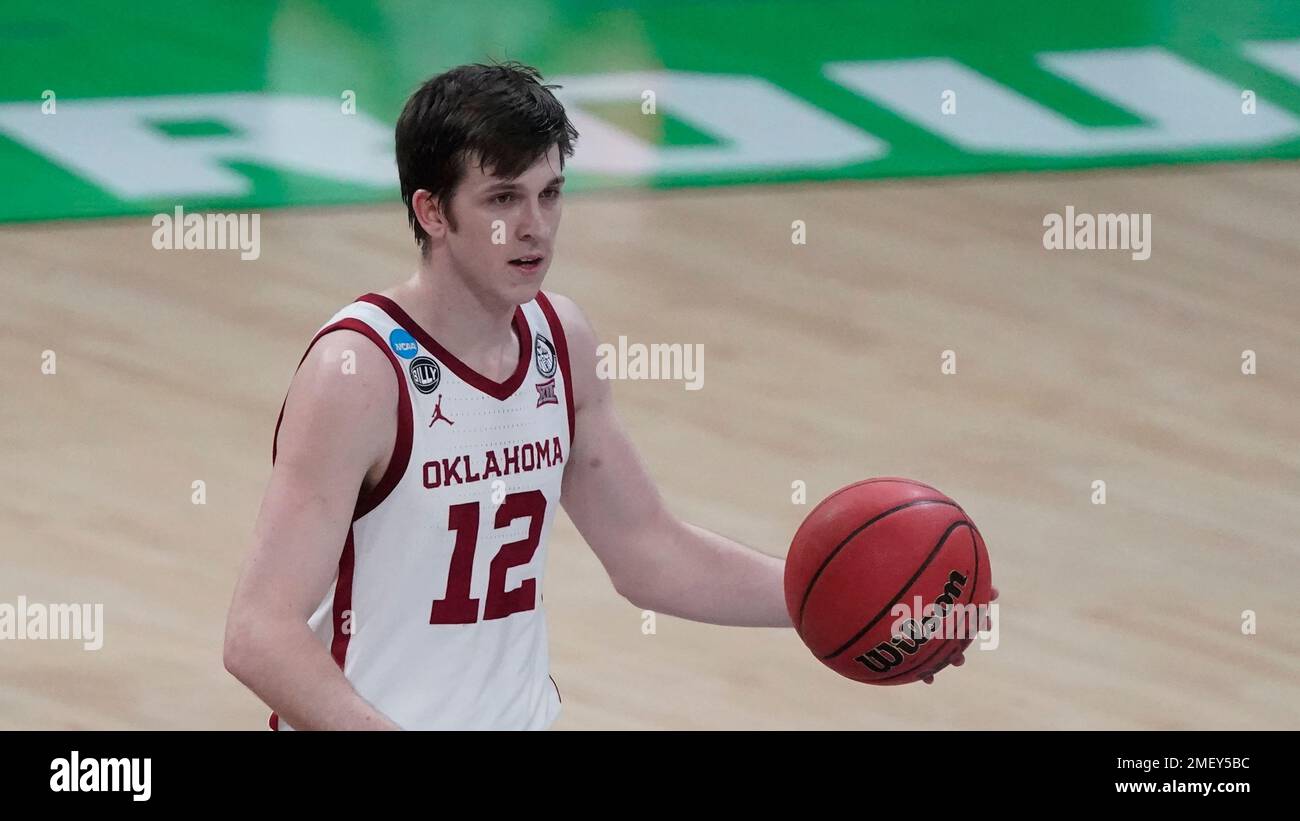 Oklahoma's Austin Reaves (12) dribbles during the first half of a first