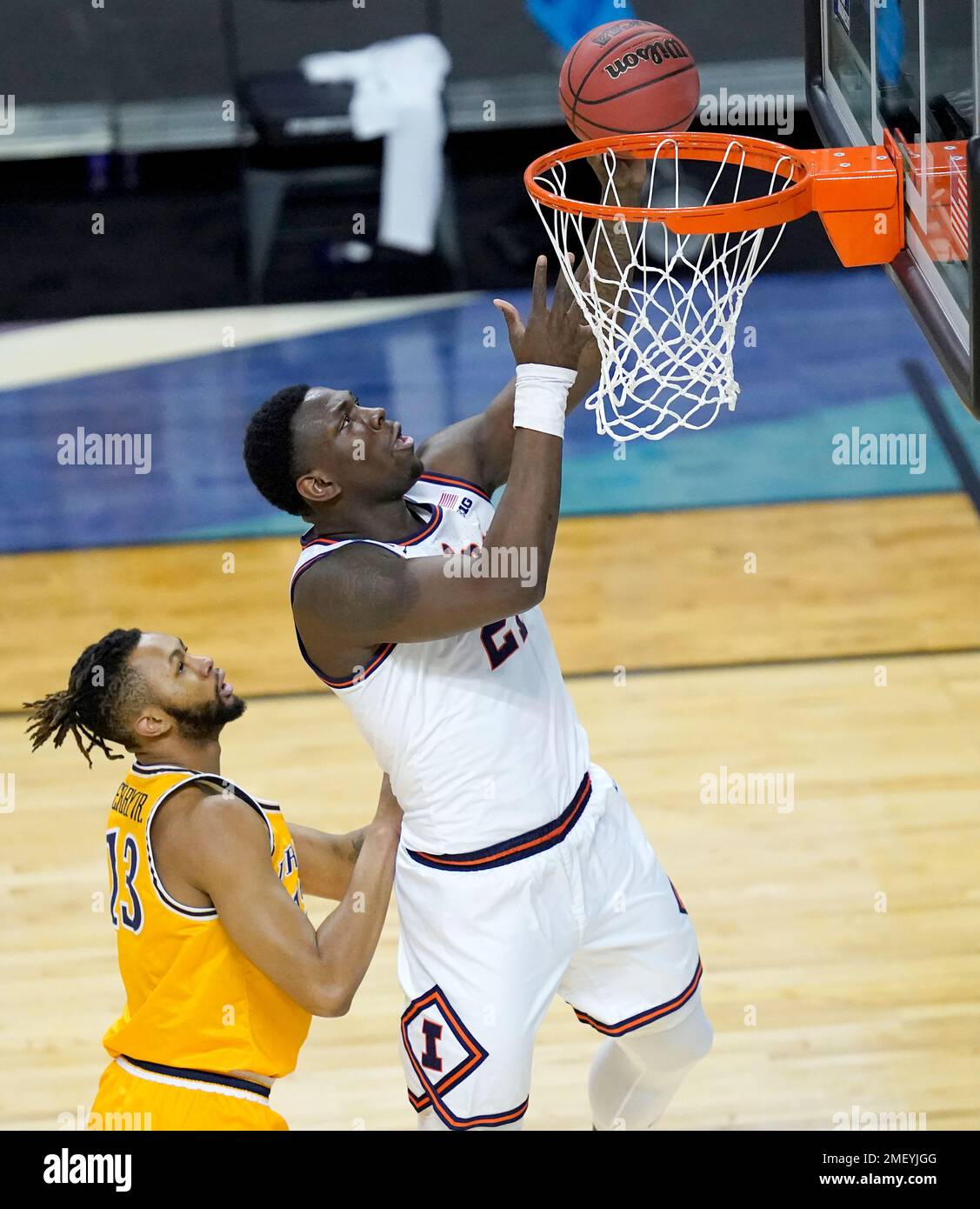 Illinois's Kofi Cockburn, right, scores past Drexel's Tim Perry Jr