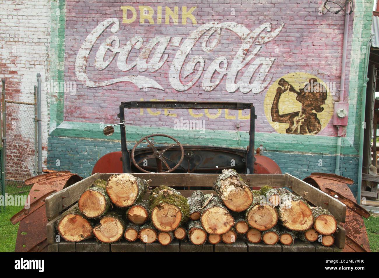 Mural on the facade of the old fashioned General Store in Musella, GA