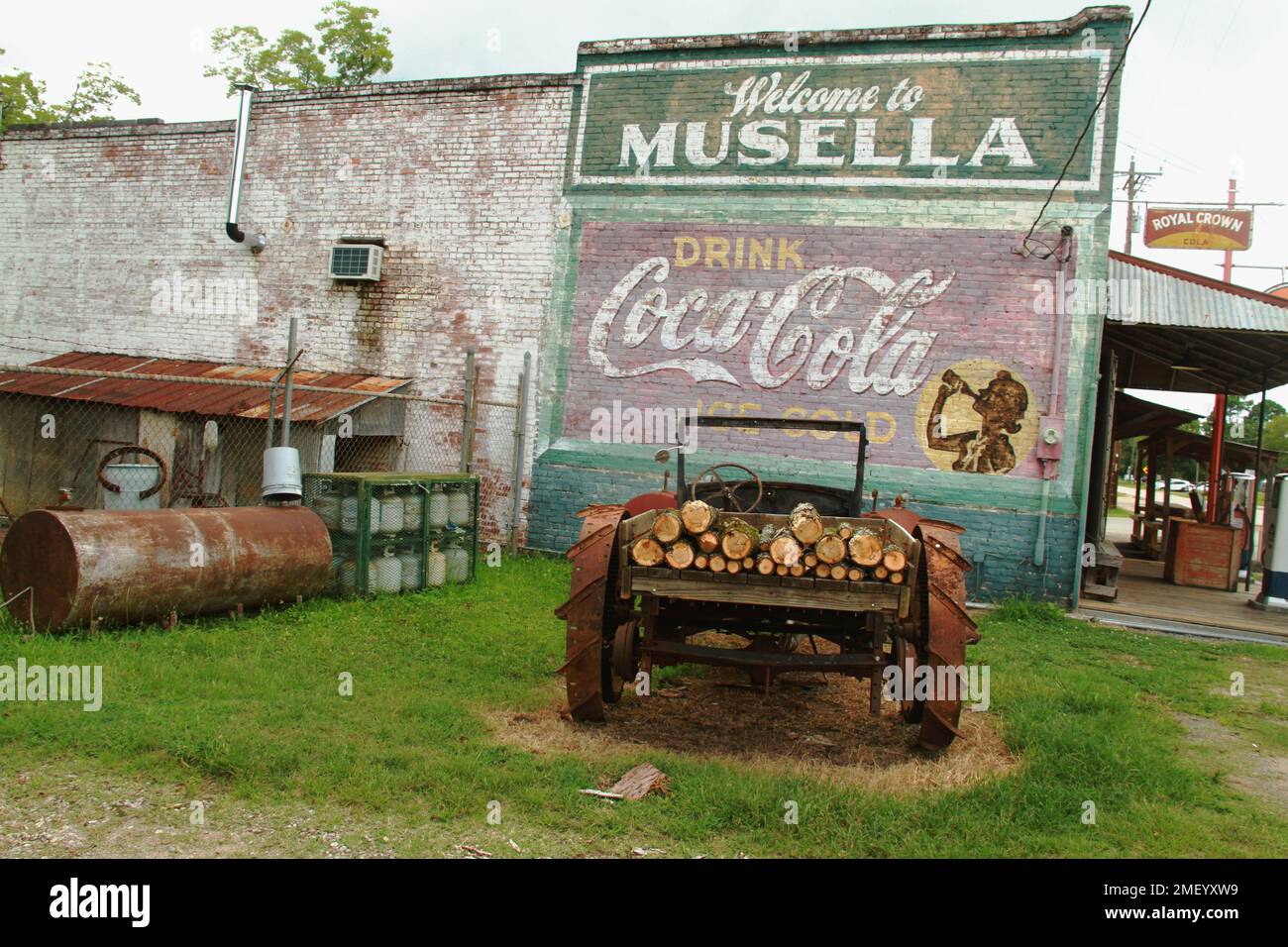 Mural on the facade of the old fashioned General Store in Musella, GA