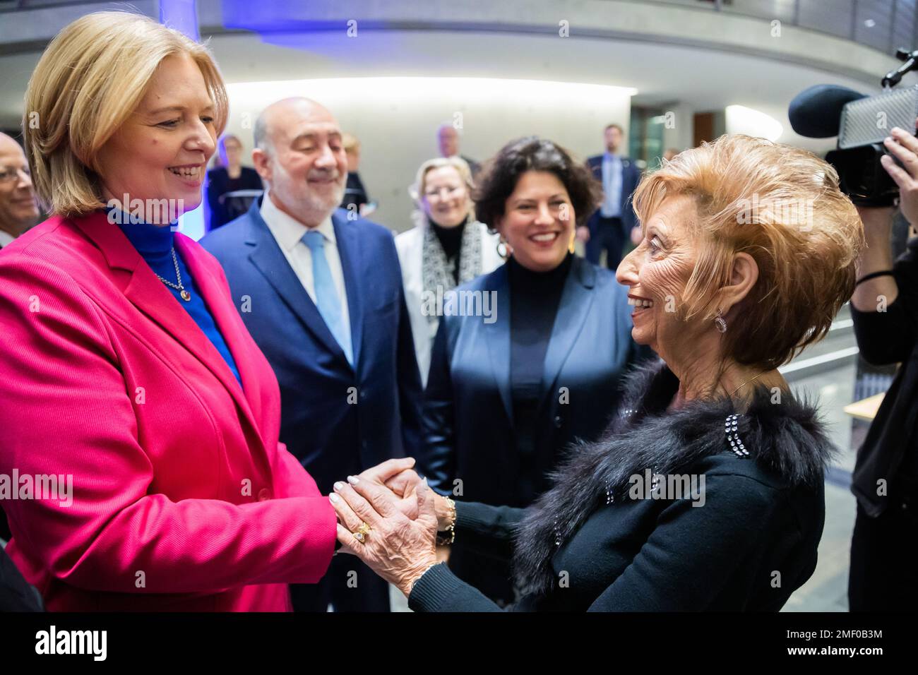 24 January 2023, Berlin: Bundestag President Bärbel Bas (SPD, l) and Lore Mayerfeld (r), contemporary witness, greet each other alongside Ron Prosor (back l), Ambassador of Israel to Germany, and Ruth Ur (back r), Executive Director of the Friends of Yad Vashem and curator of the exhibition, at the opening of the exhibition 'Sixteen Objects - Seventy Years of Yad Vashem' on the occasion of the Memorial Day for the Victims of National Socialism in the Paul Löbe House of the German Bundestag. The exhibition shows for the first time in Germany objects from Yad Vashem - one from each German state Stock Photo