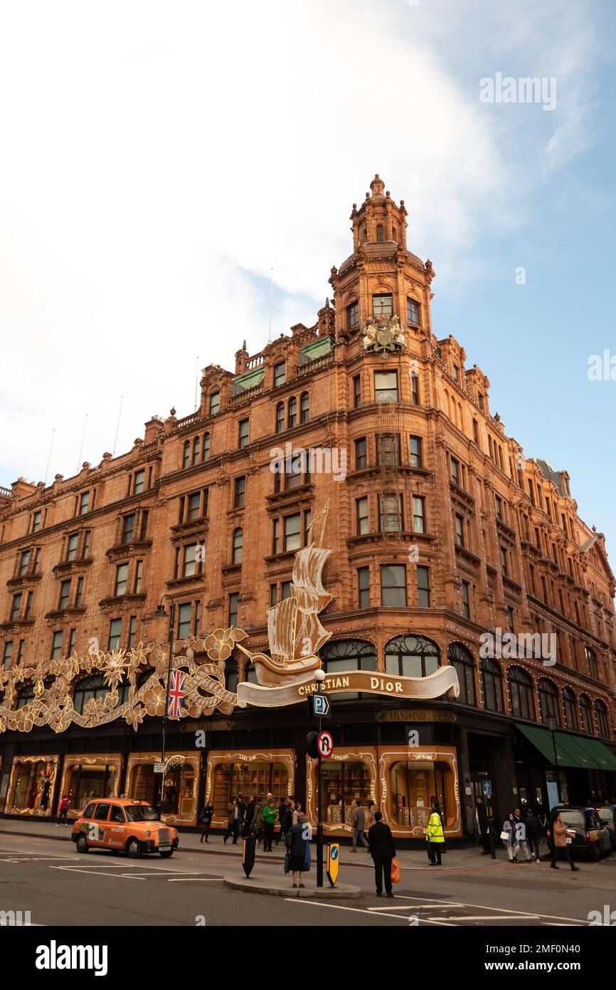 Harrods london exterior hi-res stock photography and images