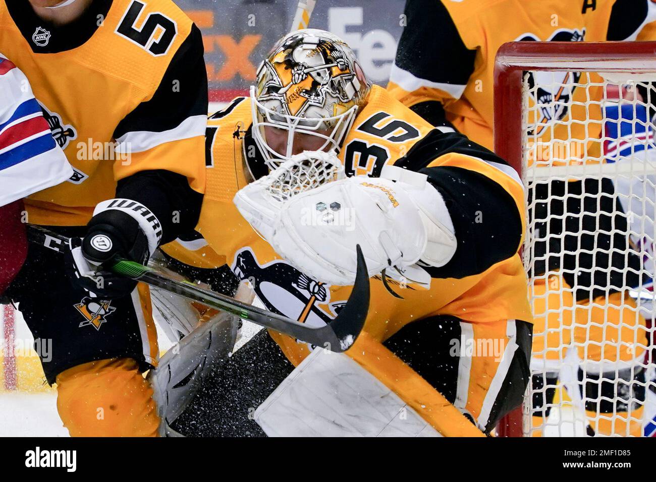 Pittsburgh Penguins goaltender Tristan Jarry (35) plays against the New