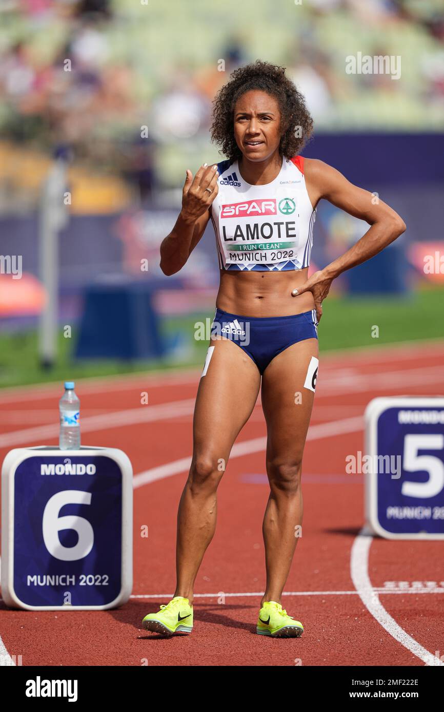Rénelle Lamote running the 800 meters at the European Athletics