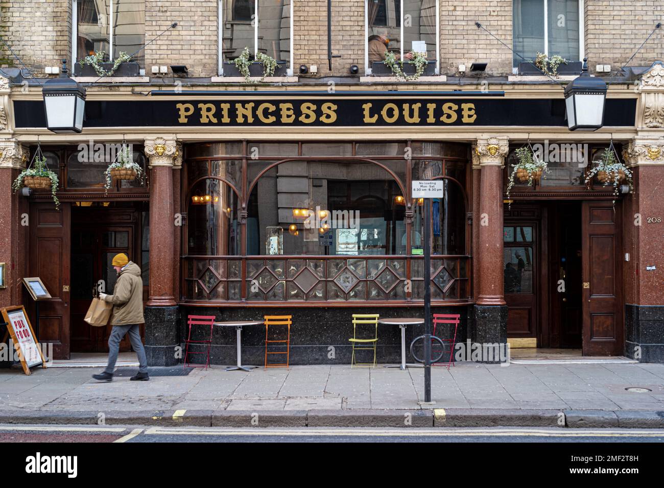 Princess Louise Pub Holborn London - The Princess Louise Pub on High Holborn, Central London. Built 1872, Grade II* listed. Samuel Smith Pub. Stock Photo