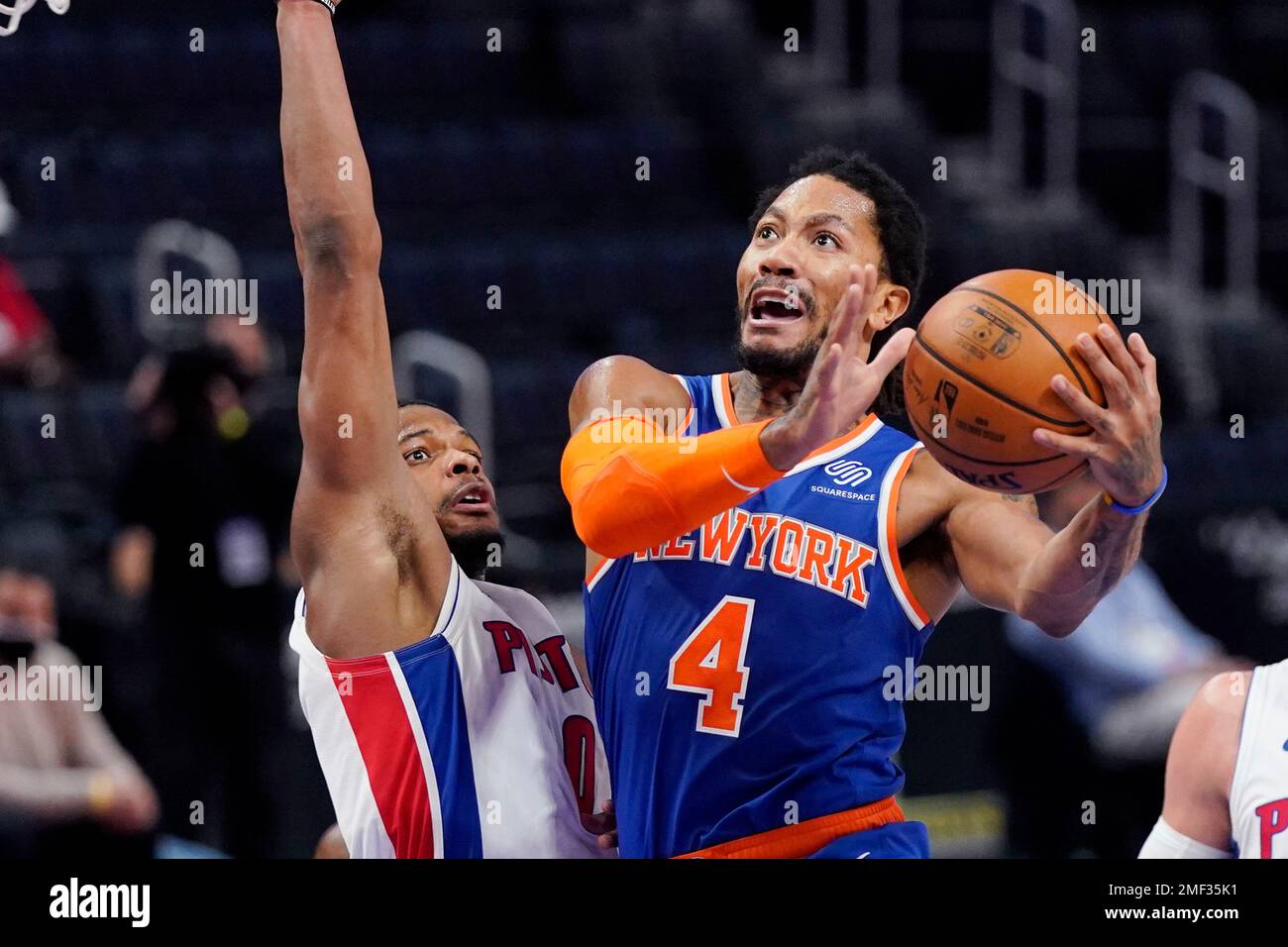 New York Knicks guard Derrick Rose (4) attempts a layup as Detroit Pistons guard Dennis Smith Jr