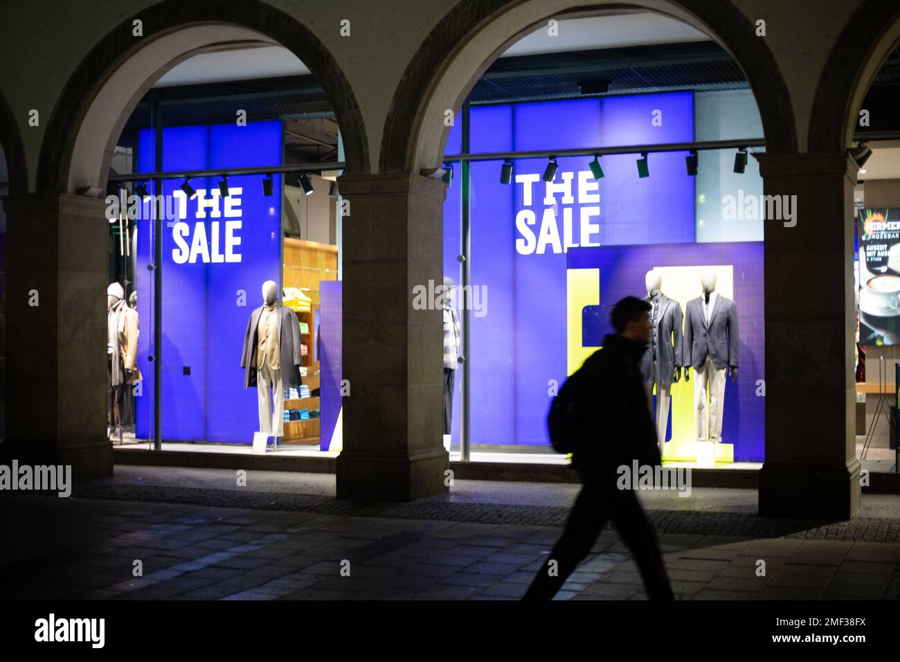 Munich, Germany. 24th Jan, 2023. In many stores in Munich, Germany there are winter sales up to 70% on January 24, 2023. A few people use the sales and buy some fashion items. (Photo by Alexander Pohl/Sipa USA) Credit: Sipa USA/Alamy Live News Stock Photo