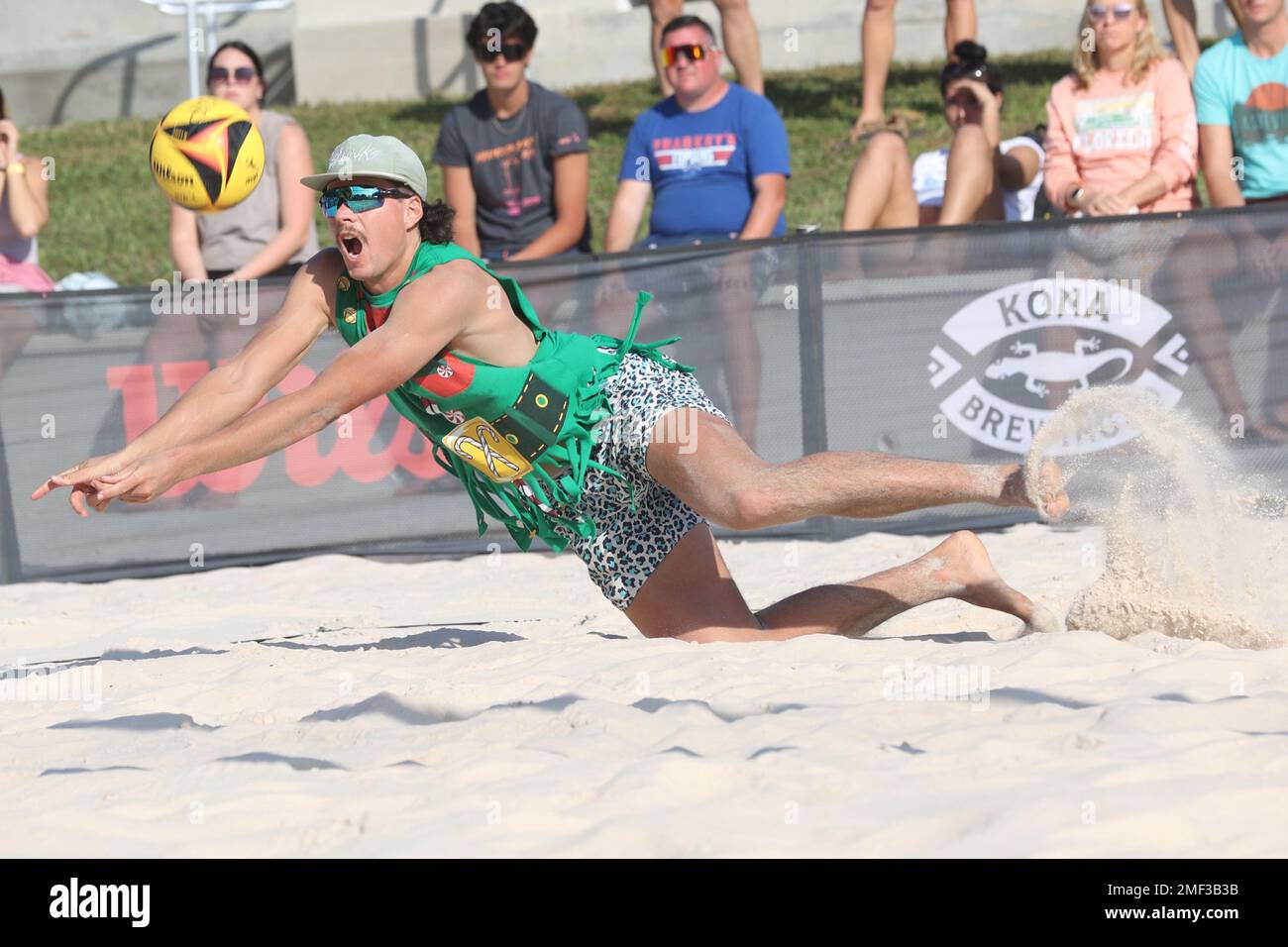 Tavares, United States. 04th Dec, 2022. Seain Cook digs the ball at the