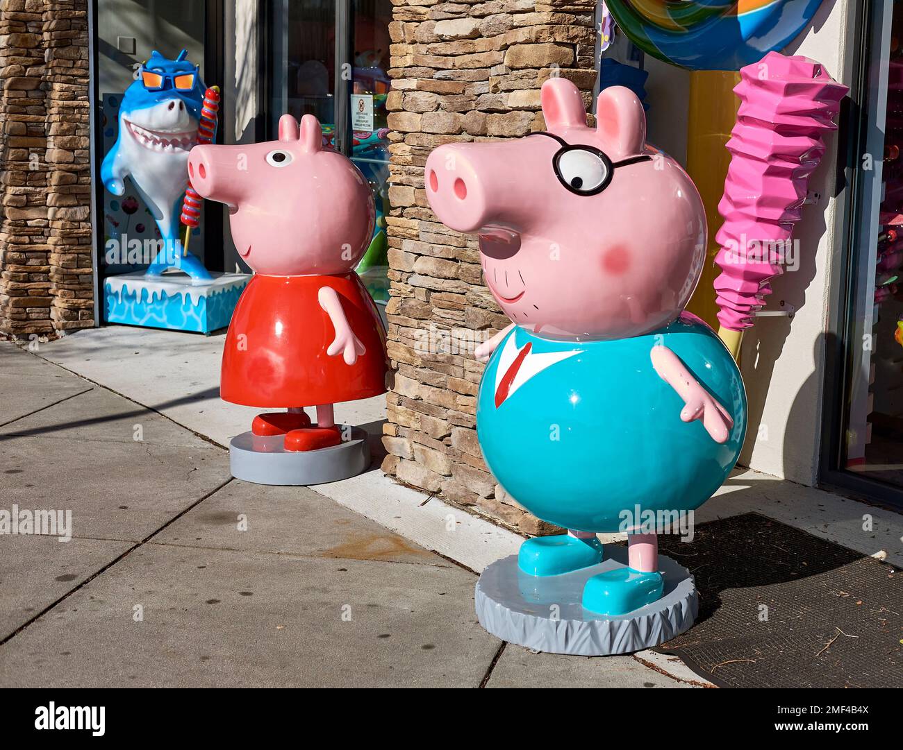 Peppa pig characters hi-res stock photography and images - Alamy