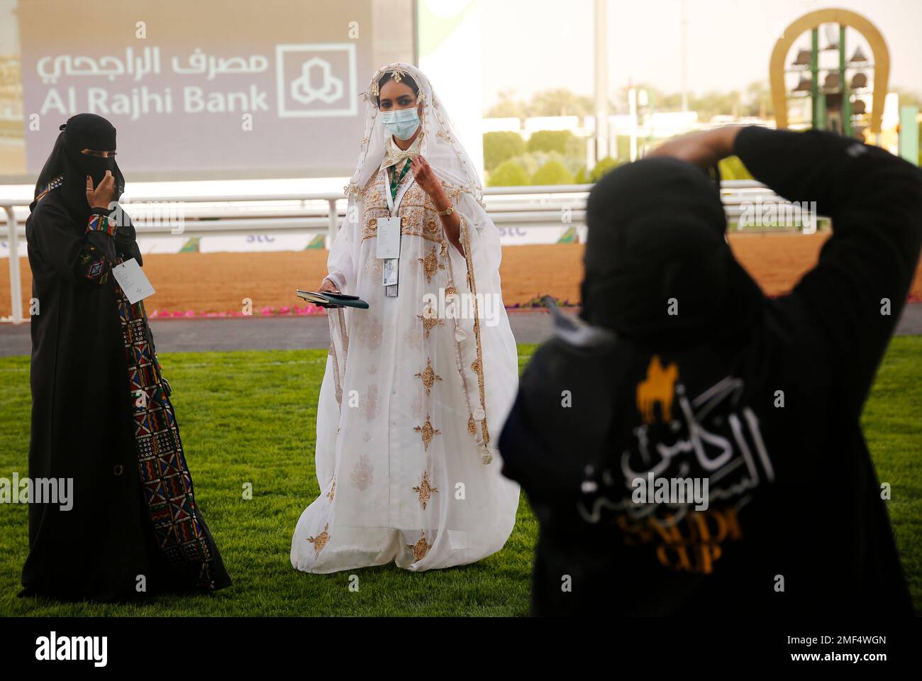 Resenter Riyah Abdul Saudi television presenter Haifa Almami wears traditional Saudi clothes ...