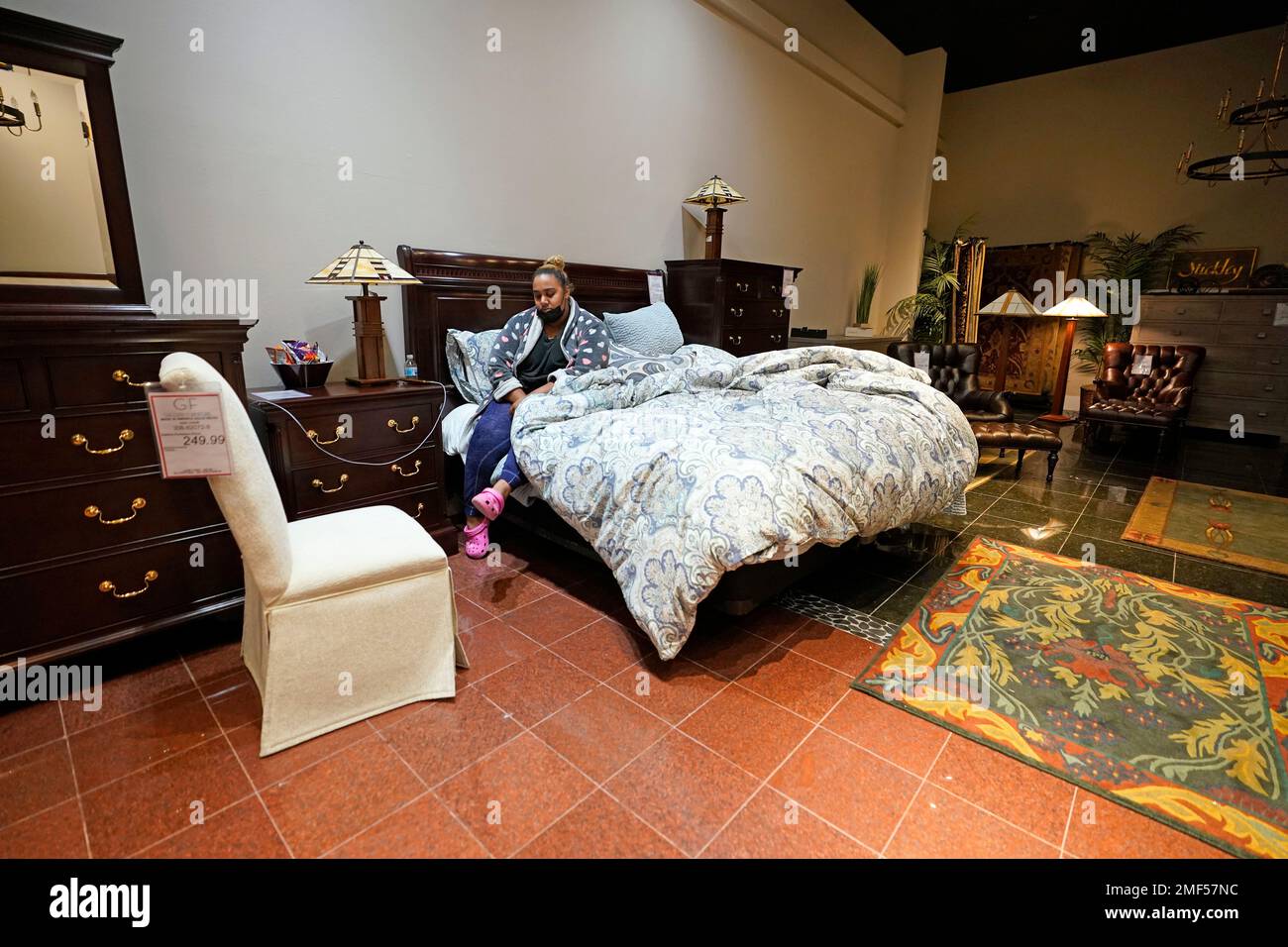 Gallery Furniture store turns into Houston shelter