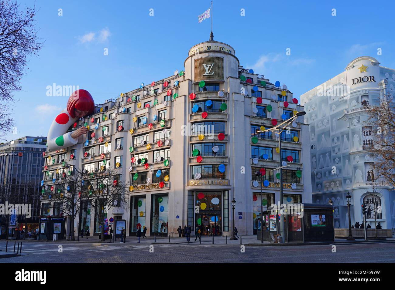 LOUIS VUITTON FLAGSHIP STORE PARIS TEMPORARILY CLOSED Stock Photo - Alamy
