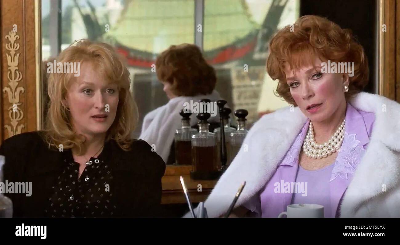 POSTCARDS FROM THE EDGE 1990 Columbia Pictures film with Meryl Streep at left and Shirley MacLaine Stock Photo
