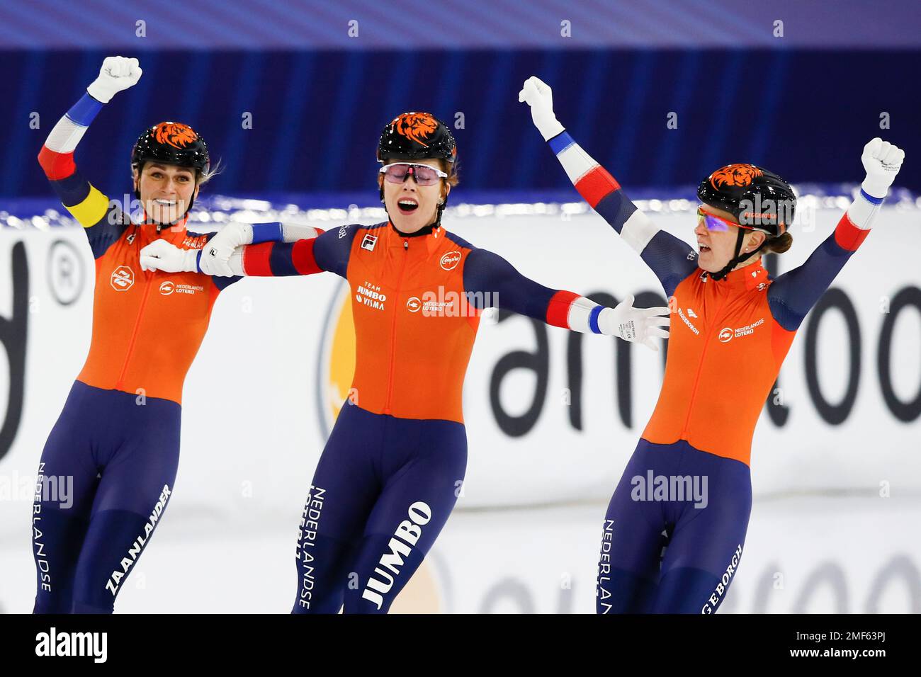 Team Netherlands with Ireen Wust, right,