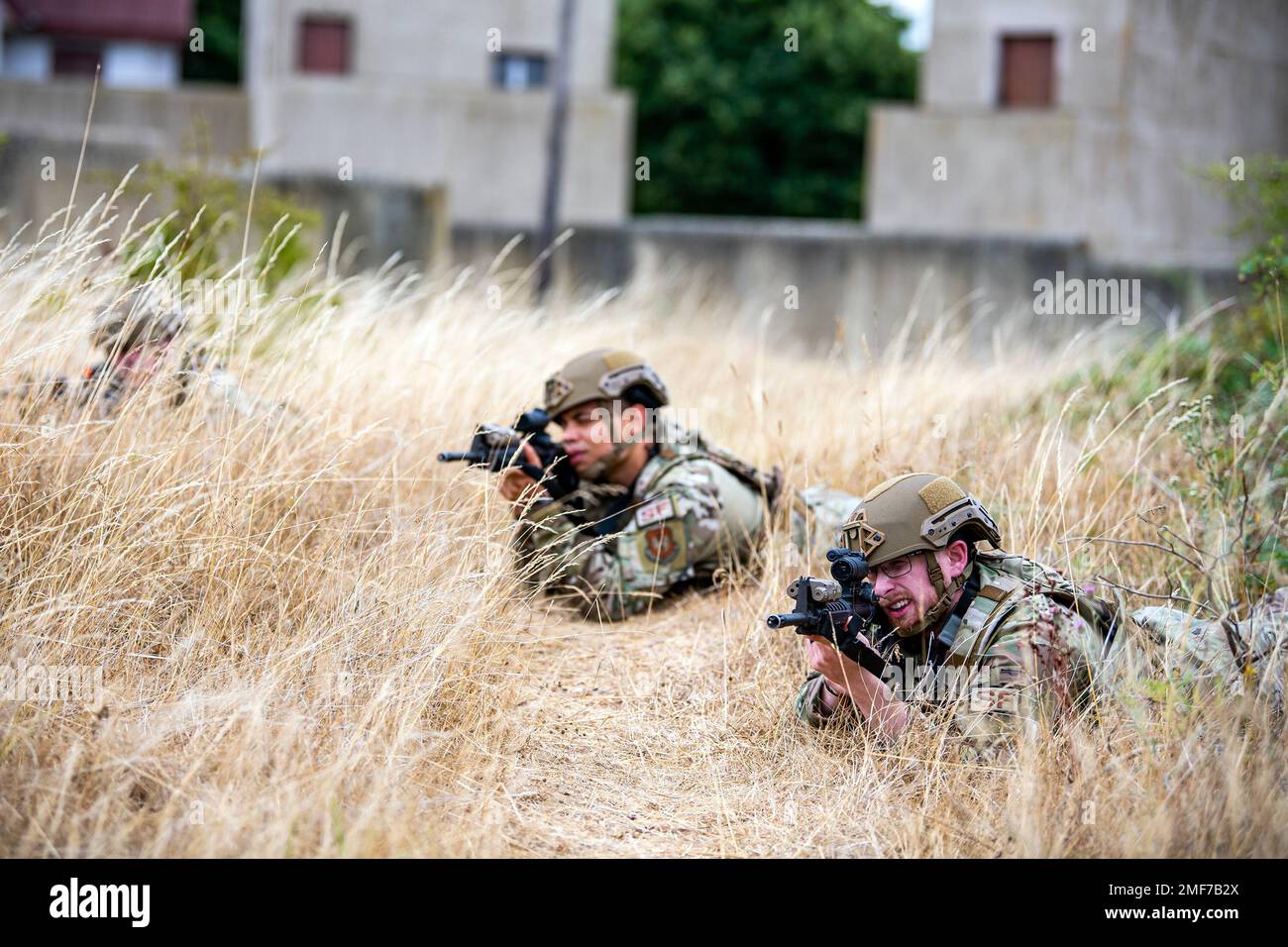 Airmen from the 423d Security Forces Squadron lay prone while looking down the sights of their M4 carbines during a field training exercise at Stanford Training Area, England, Aug. 17, 2022. Instructors from the 820th Base Defense Group and 435th Security Forces Squadron Ground Combat Readiness Training Center, conducted the exercise to evaluate and bolster the combat readiness skills of the defenders from the 423d SFS. Stock Photo