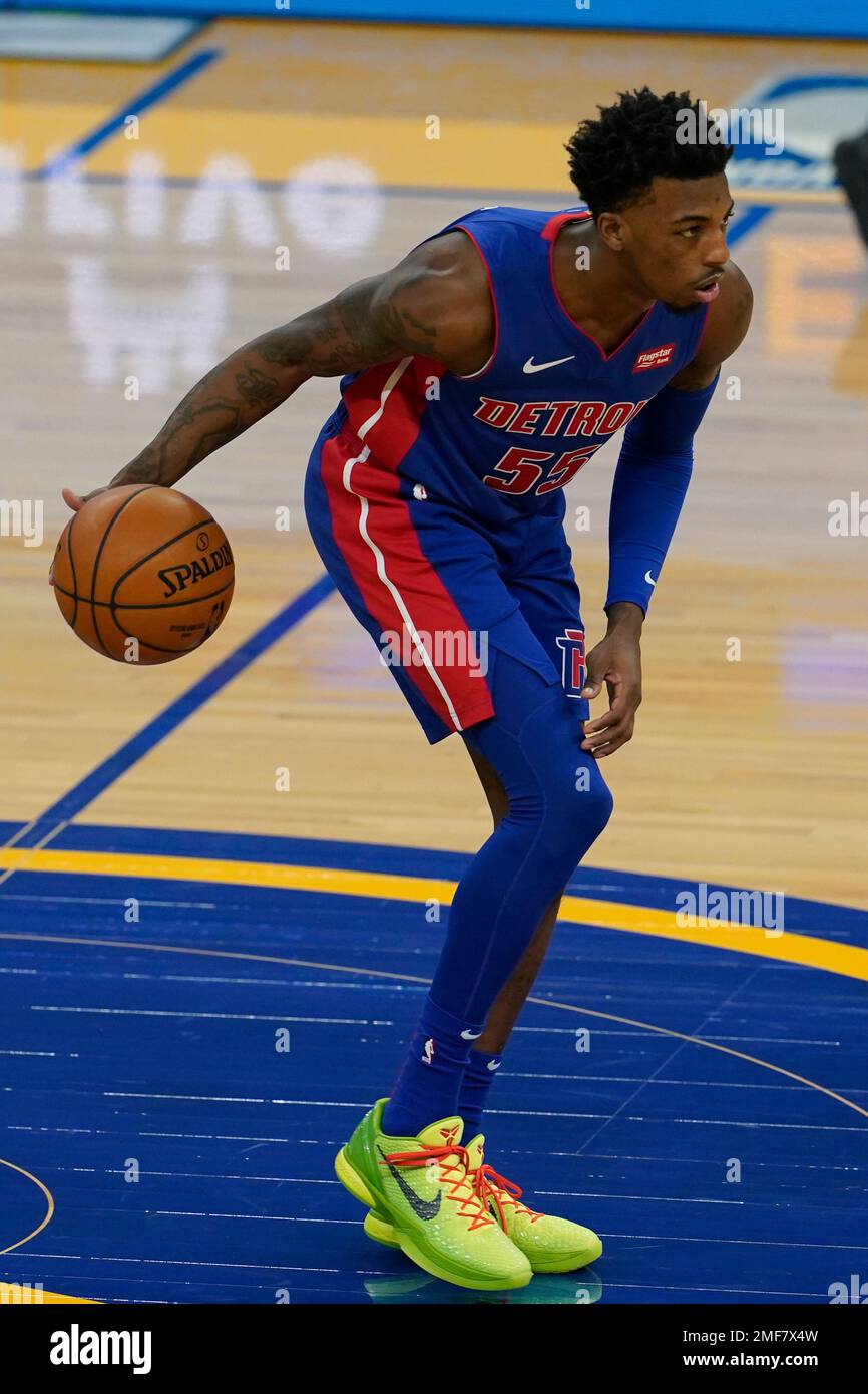Detroit Pistons guard Delon Wright (55) against the Golden State