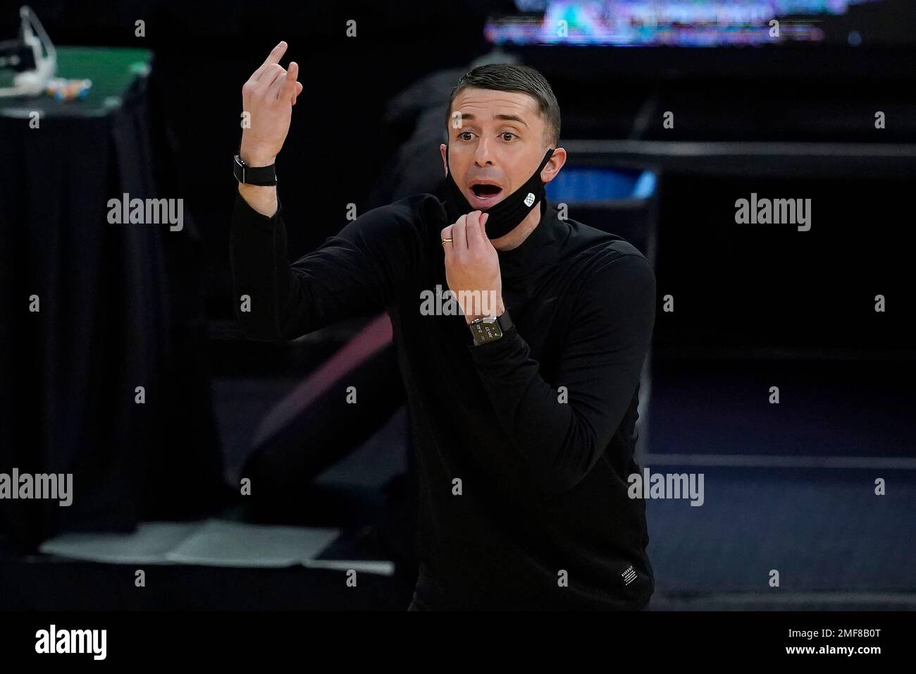 Minnesota Timberwolves head coach Ryan Saunders gestures toward players ...