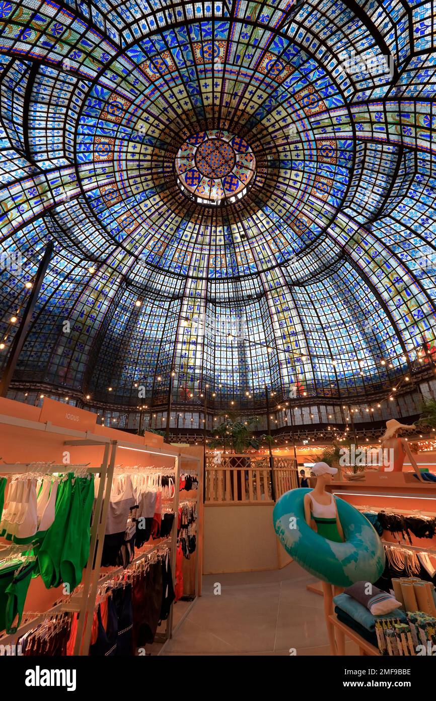 The interior view of the elaborate 1923 stained glass cupola in Au Printemps Haussmann department store.Paris.France Stock Photo